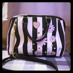 🌸Betsey Johnson Hand bag🌸